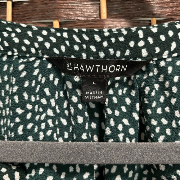 Green and White Blouse - Picture 2 of 4